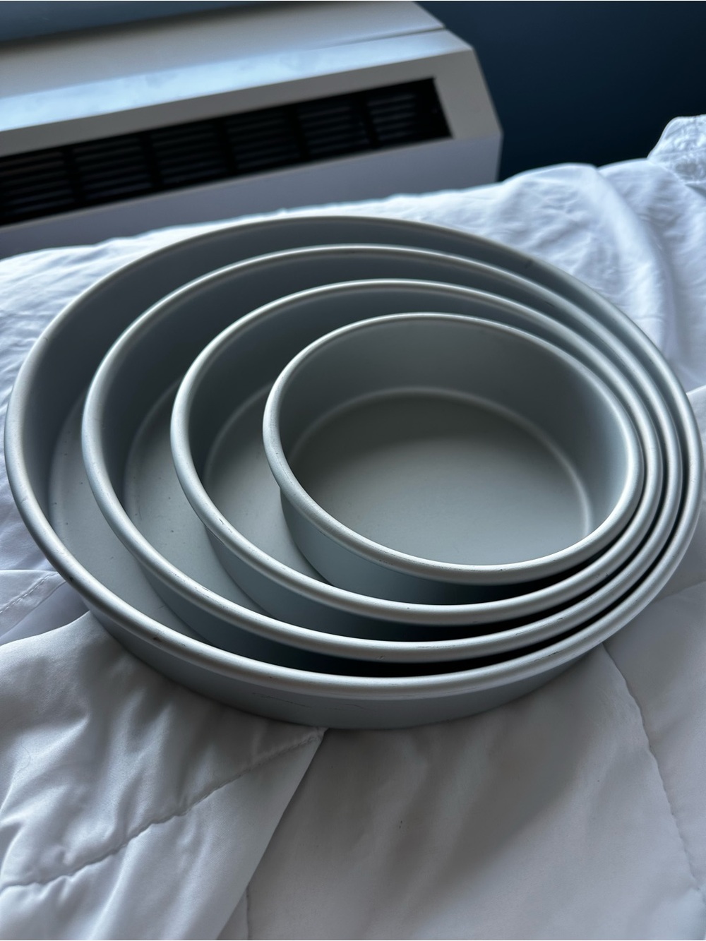 Wilton Silver Nesting Round Tiered Cake Pans Set 4 pans